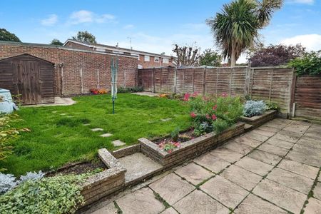 3 bedroom semi-detached house to rent - Photo 3