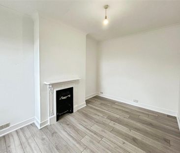 4 bedroom end of terrace house to rent - Photo 1