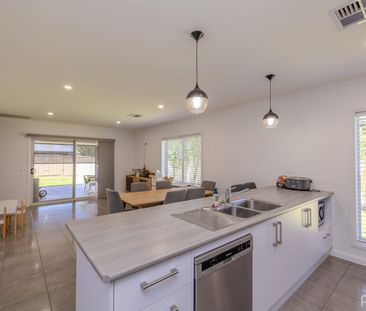 3 BEDROOM FAMILY HOME - 3 LIVING AREAS & SHED - Photo 3