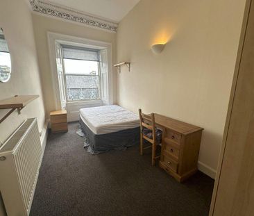 3 bedroom flat to rent - Photo 2