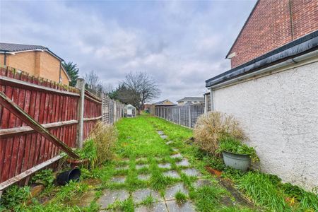 3 bedroom semi-detached house to rent - Photo 5