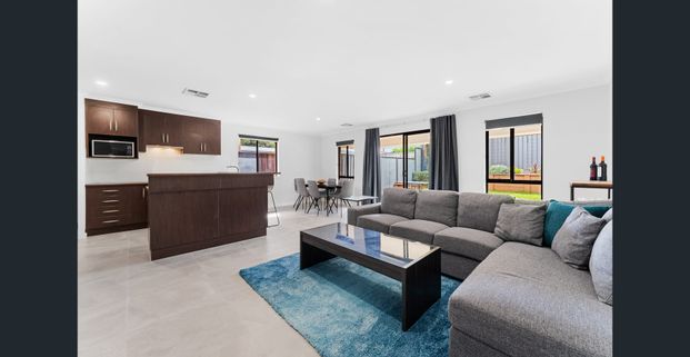 Easy to live in, easy to love - Photo 1