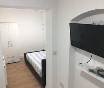 6 bedroom detached house to rent - Photo 1