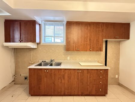 6049 39e Avenue, #A - Photo 2