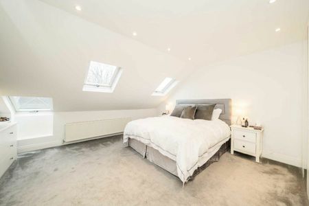 Hazelbourne Road, Clapham South, SW12 - Photo 2