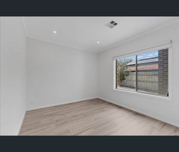 2/8 Loller Street, Springvale, Vic 3171 - Photo 3