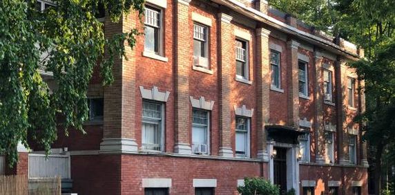 Historic Annex 2-bedroom gem - Photo 2