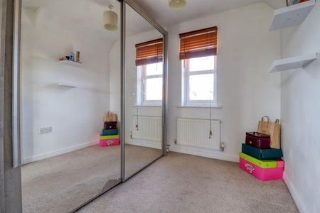 3 bedroom semi-detached house to rent - Photo 4