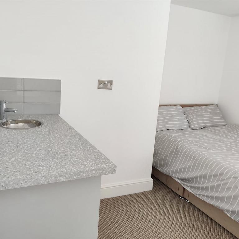 1 bedroom property to rent - Photo 1