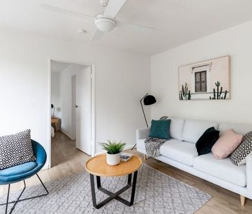 Bright and Stylish Apartment in Prahran - Photo 3
