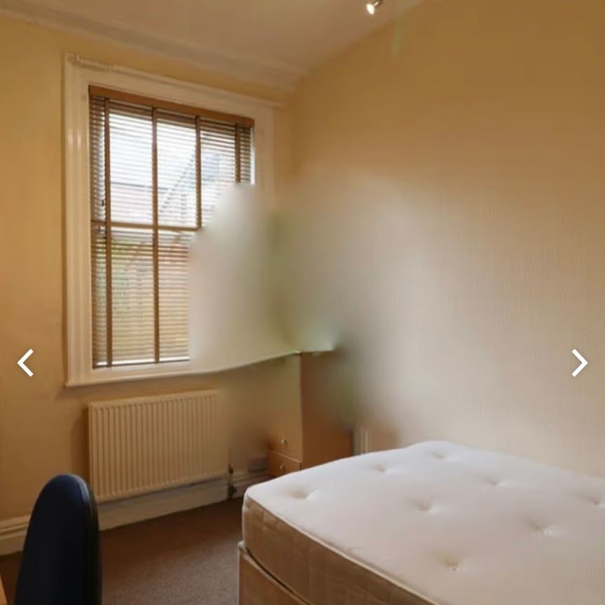 4 Bed - 10 Knowle Road, Burley, Leeds - LS6 3EP - Student - Photo 1