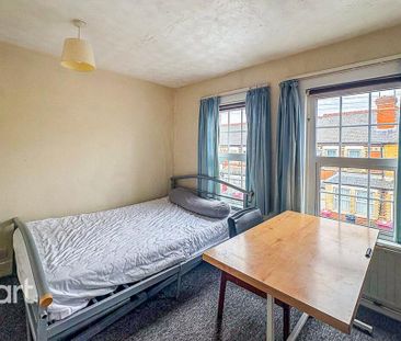 5 bedroom terraced house to rent - Photo 4