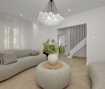 A stylish and contemporary three-bedroom home in the heart of Esher. - Photo 2