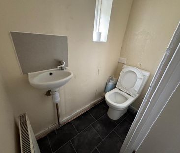 3 bedroom end of terrace house to rent - Photo 4