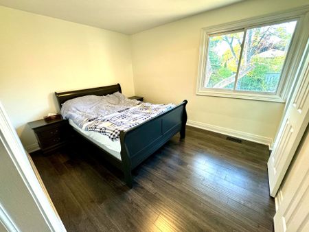 For Lease - 2 Ptarmigan Crescent, Toronto, Ontario - Photo 5