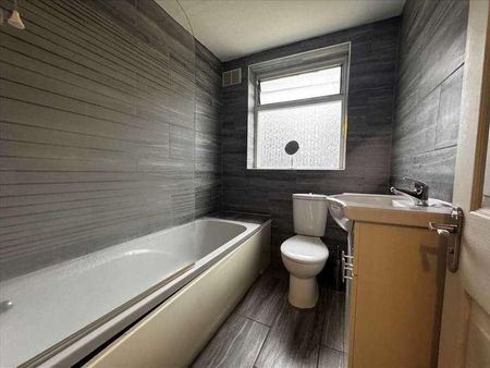 Rushden Gardens, Ilford, IG5 - Photo 4