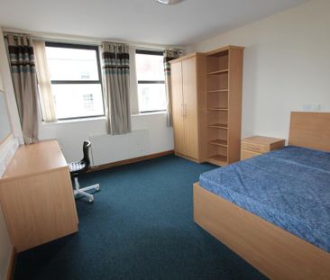 9 bedroom flat to rent - Photo 3