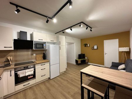 Une chambre avec salle de bain privative - Photo 5