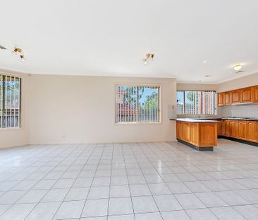 34 Fernleaf Crescent, Beaumont Hills, NSW 2155 - Photo 4