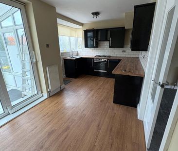 30, Wesley Garth, Leeds, West Yorkshire, LS11 8RF - Photo 2