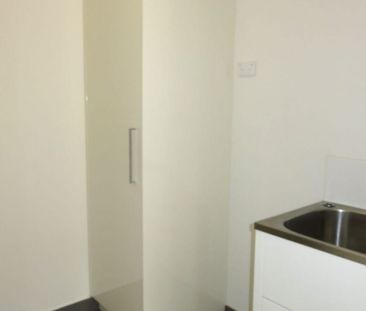Spacious 3-Bedroom Home in Epping - Photo 4