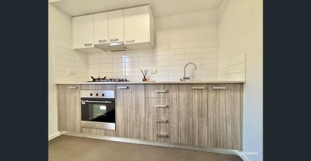 Stylish Studio Living in Macarthur Gardens – Walk to Everything! - Photo 5