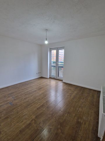 2 Bed Flat, Stretford Road, M15 - Photo 4