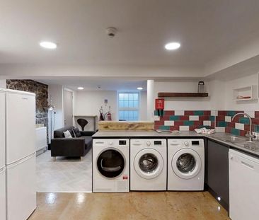 6 bedroom terraced house to rent - Photo 4