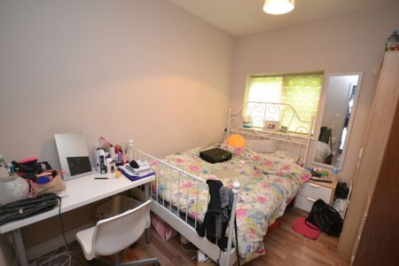 6 bed Semi-Detached House for Rent - Photo 2