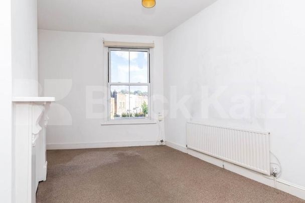 Located off the high street a 1 bedroom property close to Arsenal Station - Photo 1