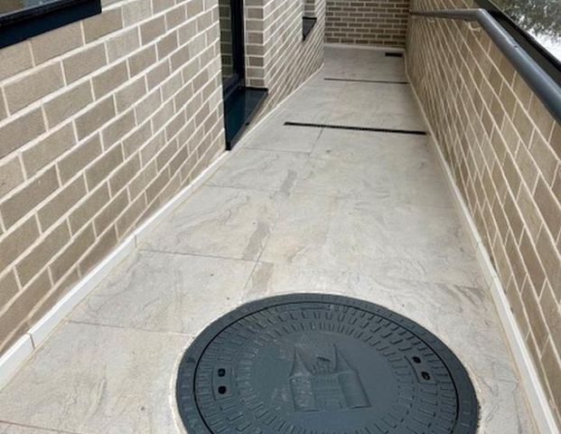 Stilvolle, exklusive 2-Zi-Dachgeschosswohnung mit Balkon und Stellplatz in bevorzugter ruhiger Lage - Foto 1