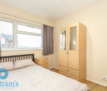 3 bed Flat for Rent - Photo 1