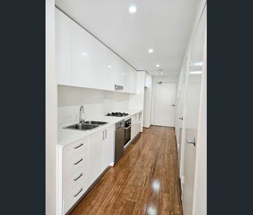 Gorgeous 2 bedroom Apartment close to Newcastle Beach - Photo 3
