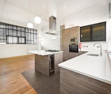 3 bedroom flat to rent - Photo 4