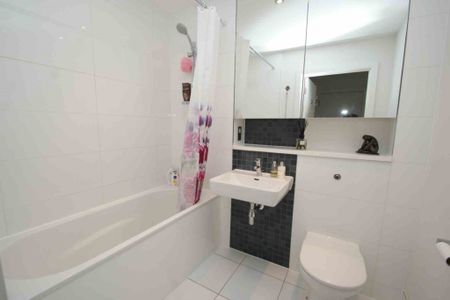 1 bed Flat for rent - Photo 4