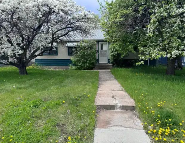 Come check out this beautiful Basement suite - with parking | 13540 108 Street Northwest, Edmonton - Photo 1