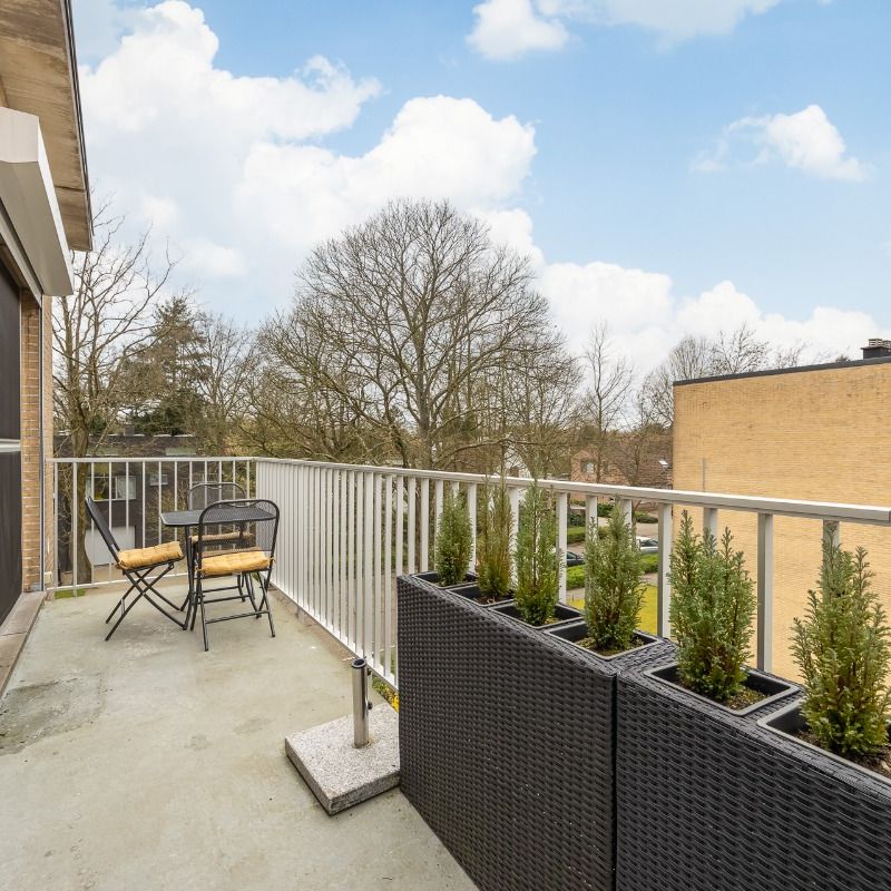 Instapklaar twee slaapkamer appartement met staanplaats - Photo 1