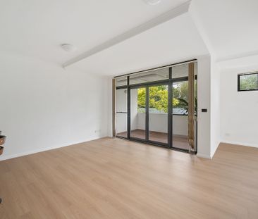 Oversized one-bedder with study or home office - Photo 1