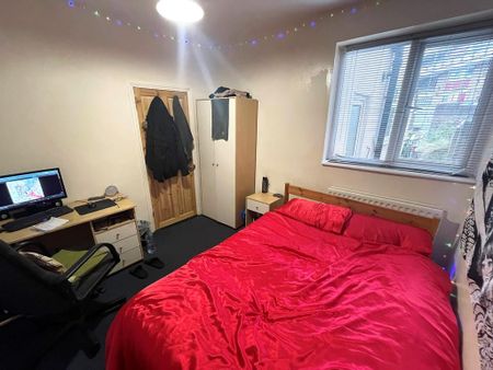 4 bedroom terraced house to rent - Photo 4