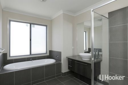 5 Solo Street, Point Cook VIC, Belconnen - Photo 3