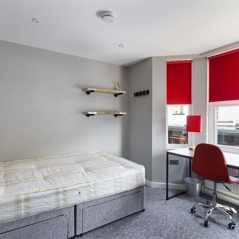 1 bedroom in a house share to rent - Photo 1