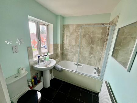 2 bedroom flat to rent - Photo 4