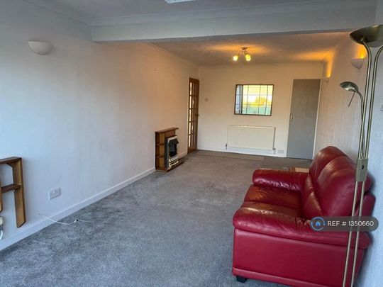 3 bedroom semi-detached house to rent - Photo 1