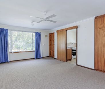 Well-appointed home in a neighbourhood filled with conveniences! - Photo 1