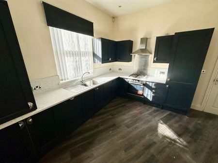 3 bedroom apartment to rent - Photo 4