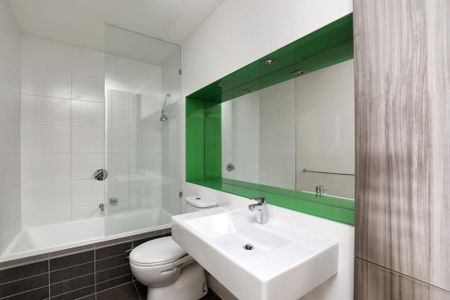 Stylish 2-Bedroom Apartment in Prime Location - Photo 5