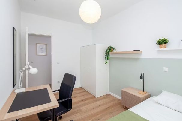 Carrer de Rodrigo de Pertegás, Valencia, Valencian Community 46023 - Photo 1