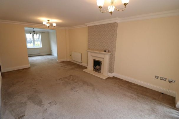 4 bedroom semi-detached house to rent - Photo 1
