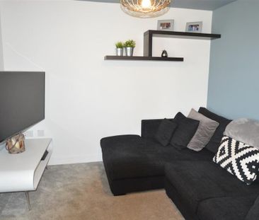 4 bedroom detached house to rent - Photo 3