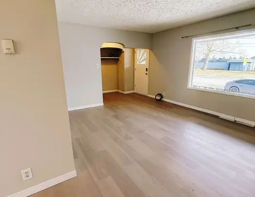 Charming 2-Bedroom Upstairs Apartment for Rent! | 1721 39 Street Southeast, Calgary - Photo 1